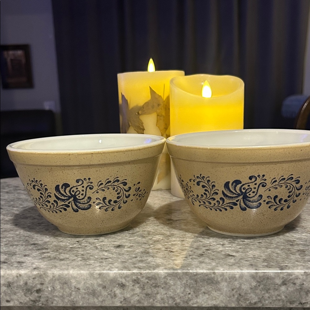 2 Vintage PYREX Homestead #401 nesting bowls